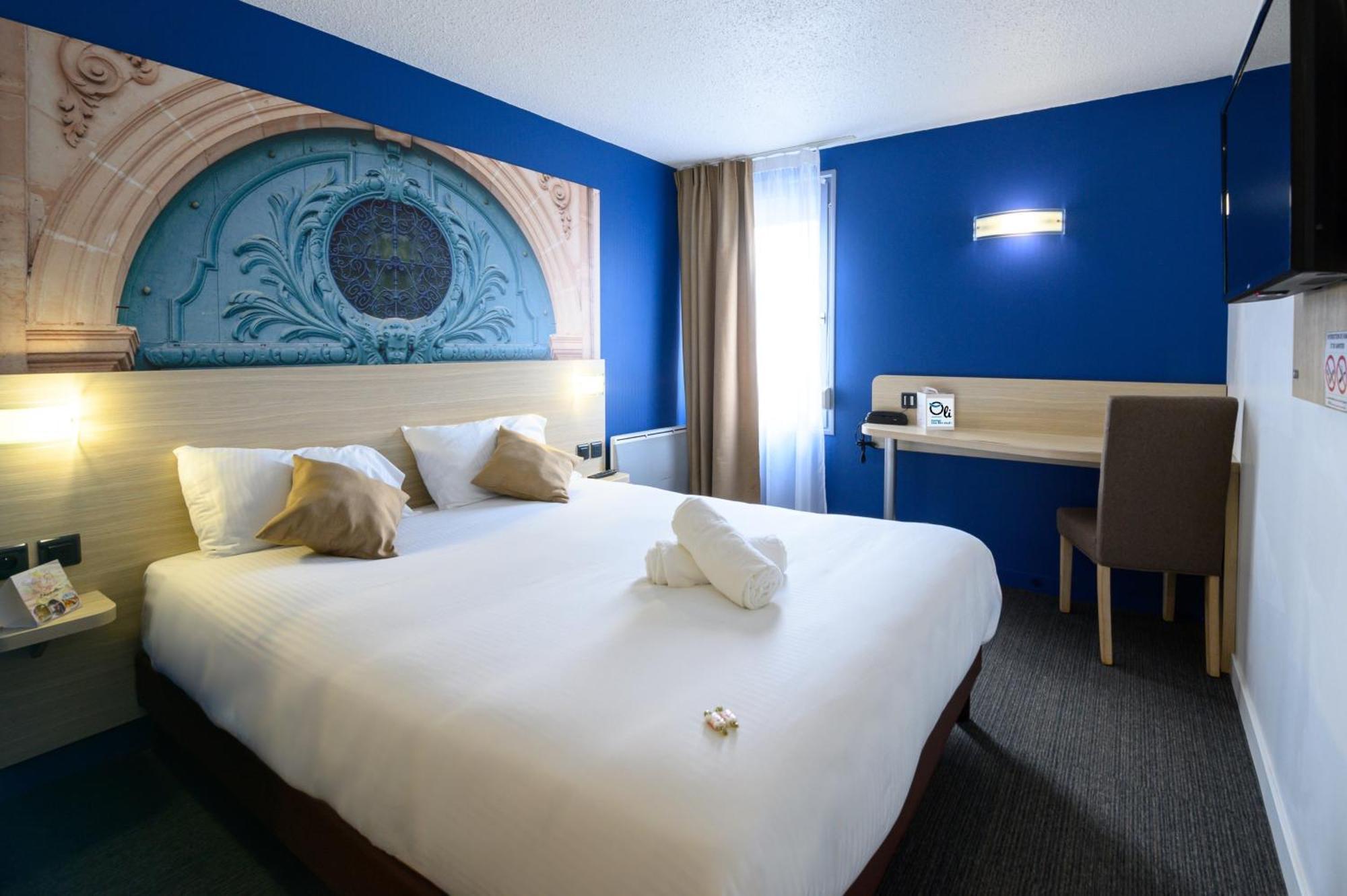 Brit Hotel Confort Cambrai Bagian luar foto