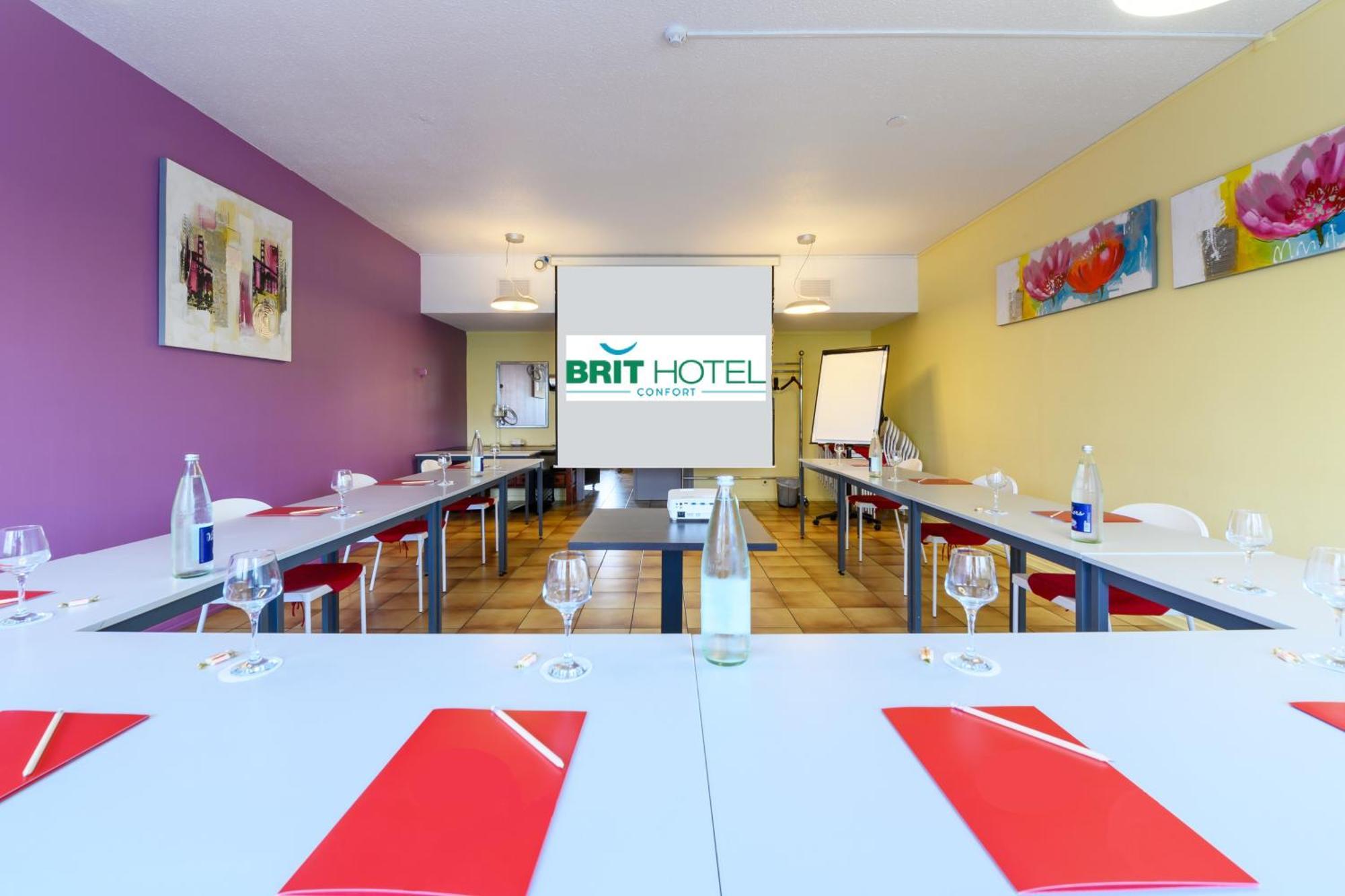 Brit Hotel Confort Cambrai Bagian luar foto