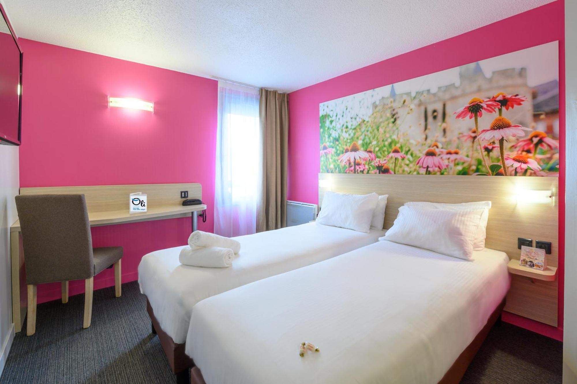 Brit Hotel Confort Cambrai Bagian luar foto