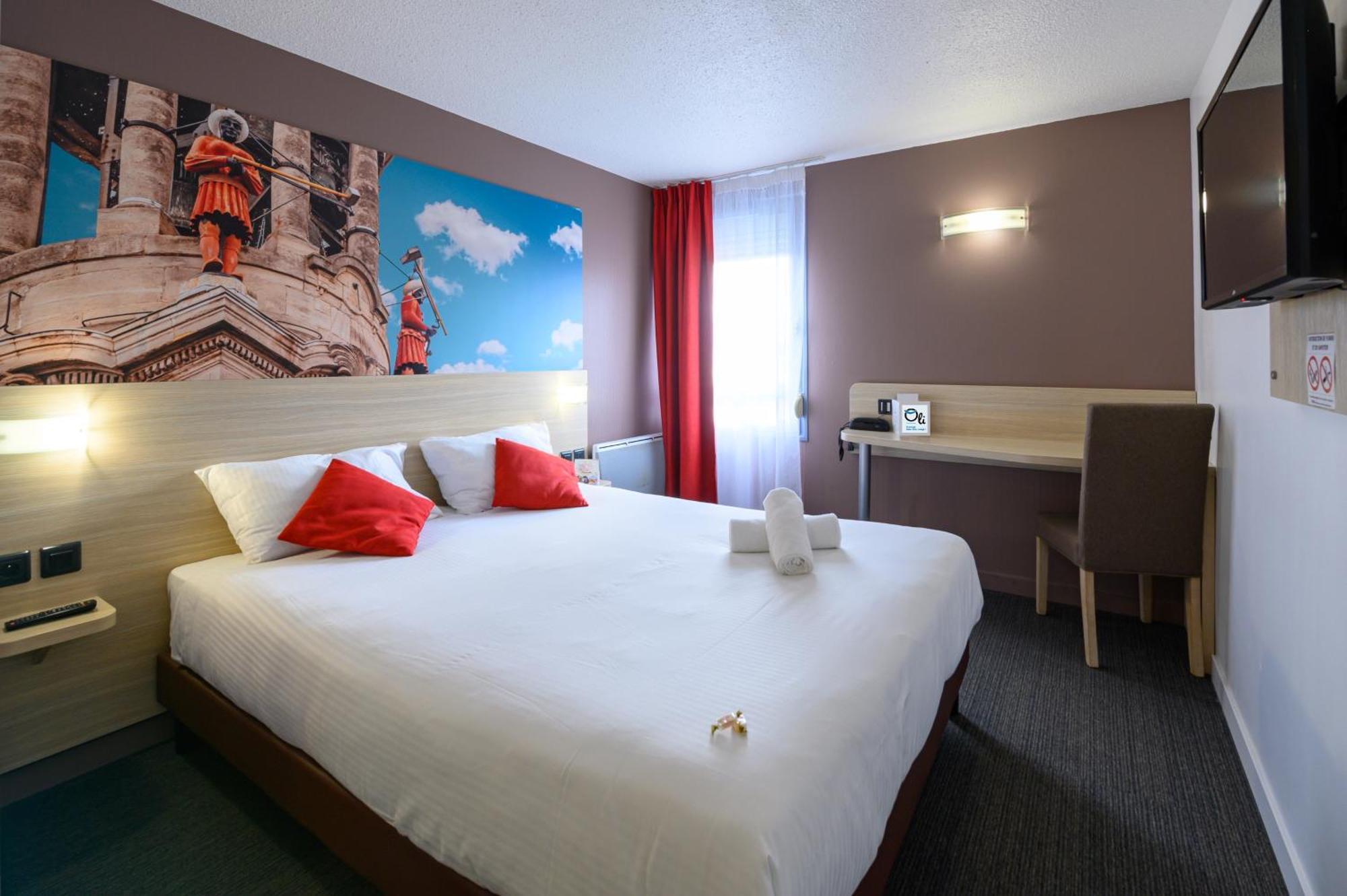 Brit Hotel Confort Cambrai Bagian luar foto