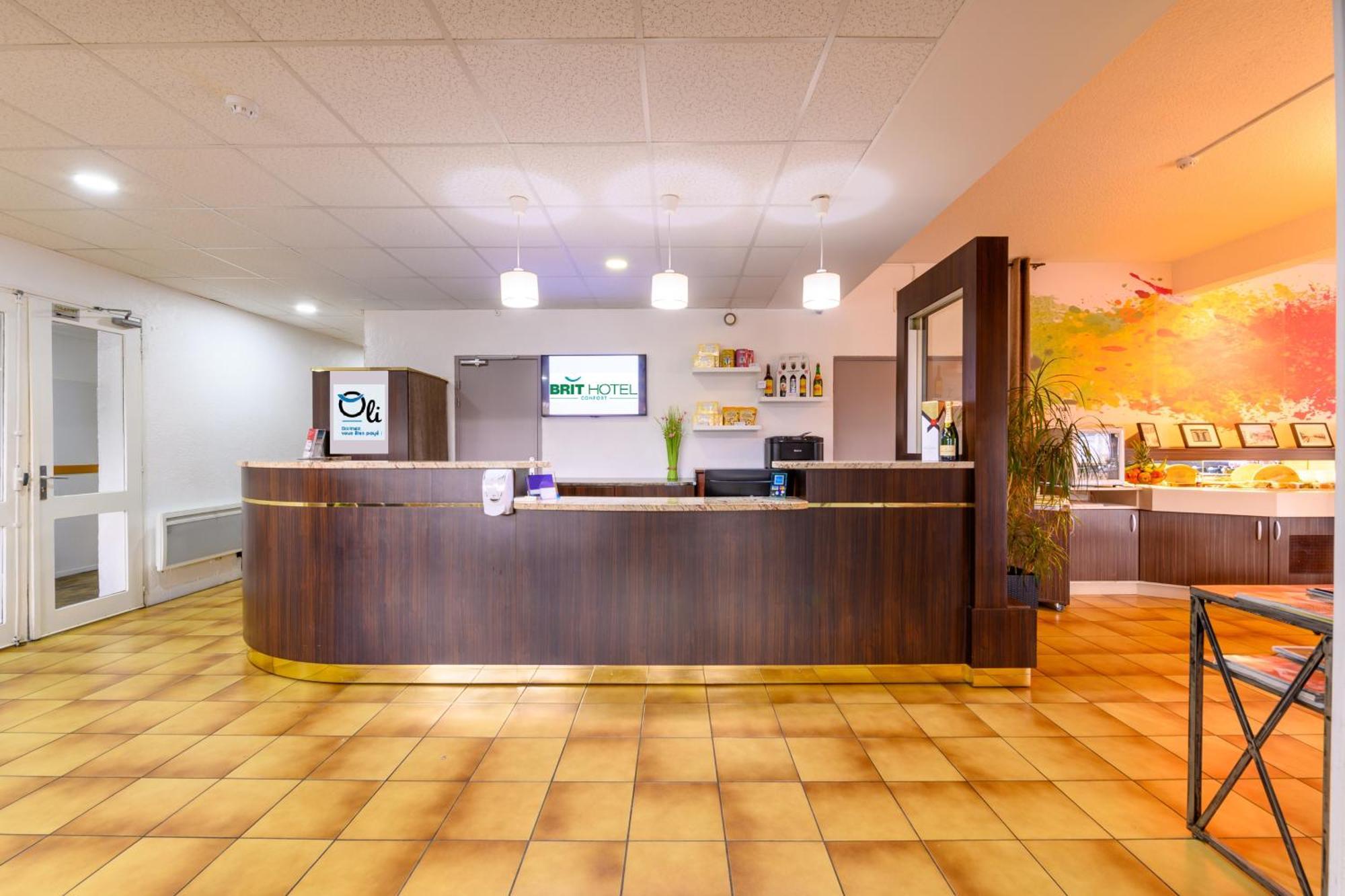 Brit Hotel Confort Cambrai Bagian luar foto